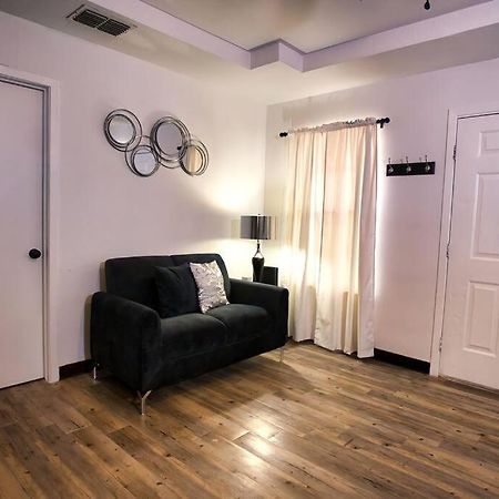 Chic & Cozy 2 Bedroom - 1 Bathroom - Rated Best Eagle Pass Exterior photo