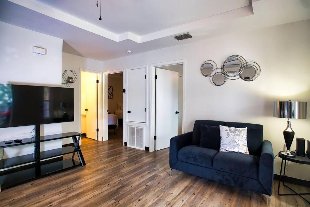 Chic & Cozy 2 Bedroom - 1 Bathroom - Rated Best Eagle Pass Exterior photo