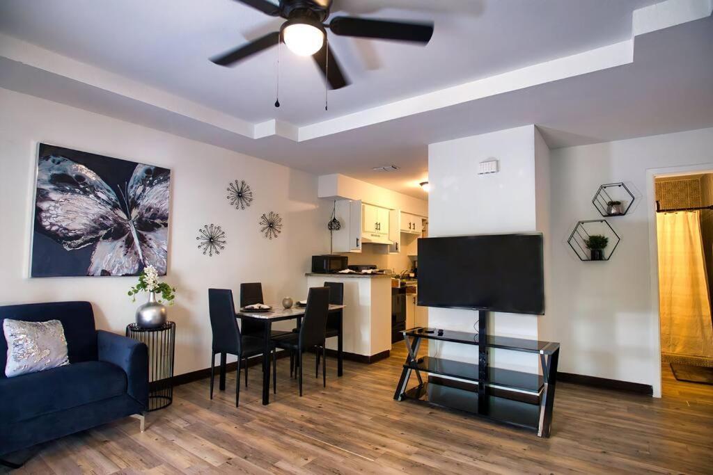 Chic & Cozy 2 Bedroom - 1 Bathroom - Rated Best Eagle Pass Exterior photo